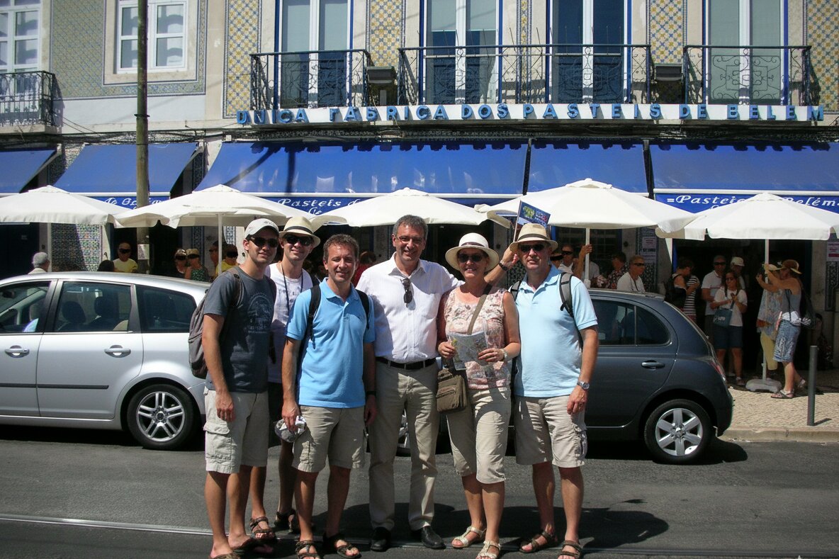 Tour group in Pasteis de Belem